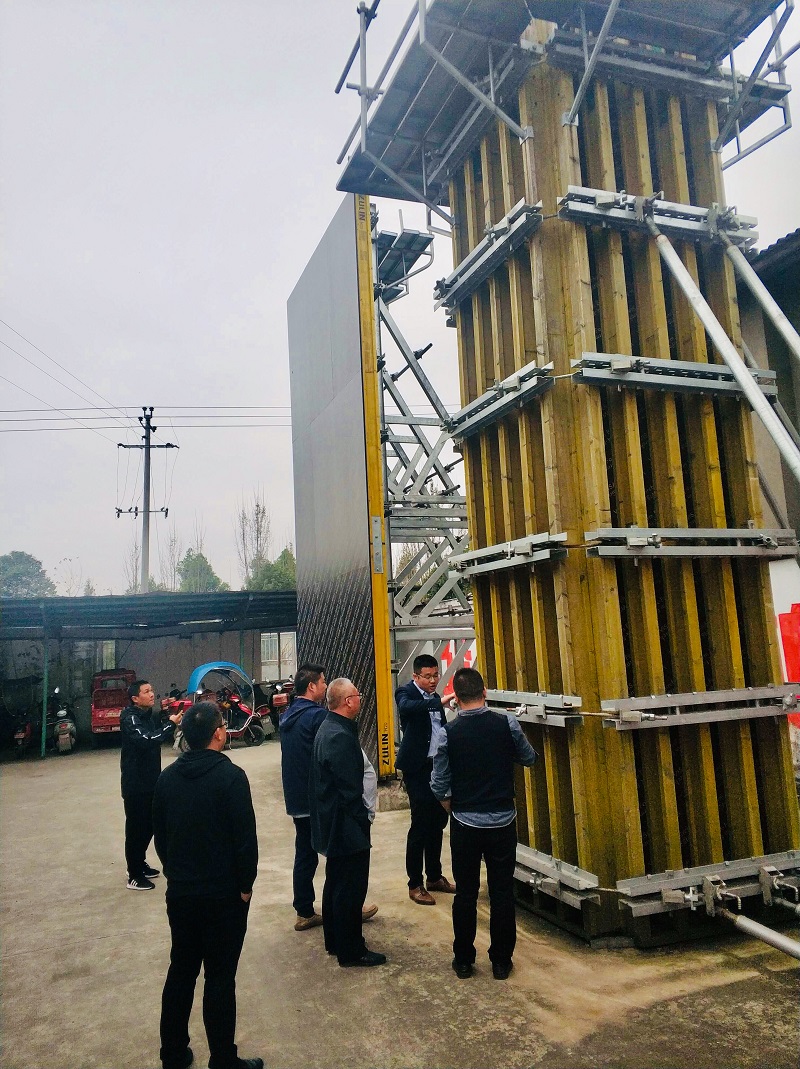 卓良模板廠實(shí)到考察.jpg