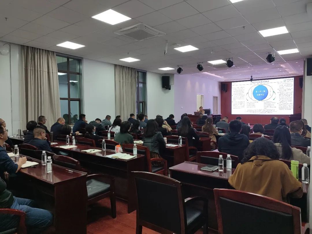 2022-11-2-公司開展政府投資項目投融資相關(guān)政策解析與投融資模式的運用專題培訓.jpg