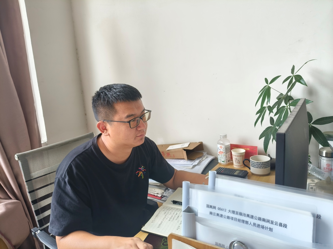 南云項目部青年在開展計量工資—郭李強(qiáng) (2).jpg